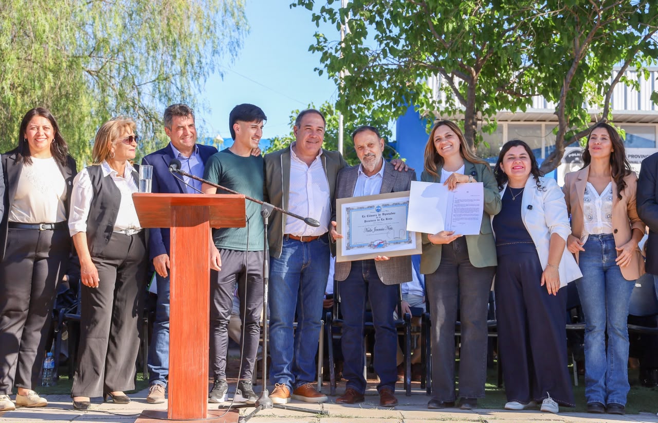 Quintela anunció 100 cuadras de asfalto y la próxima entrega de viviendas para familias de Chepes