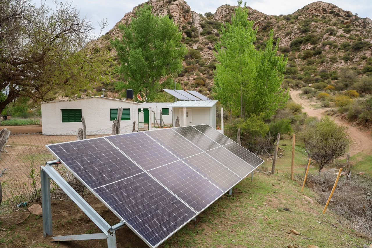 Energía solar e internet llegaron a una escuela rural de Chepes