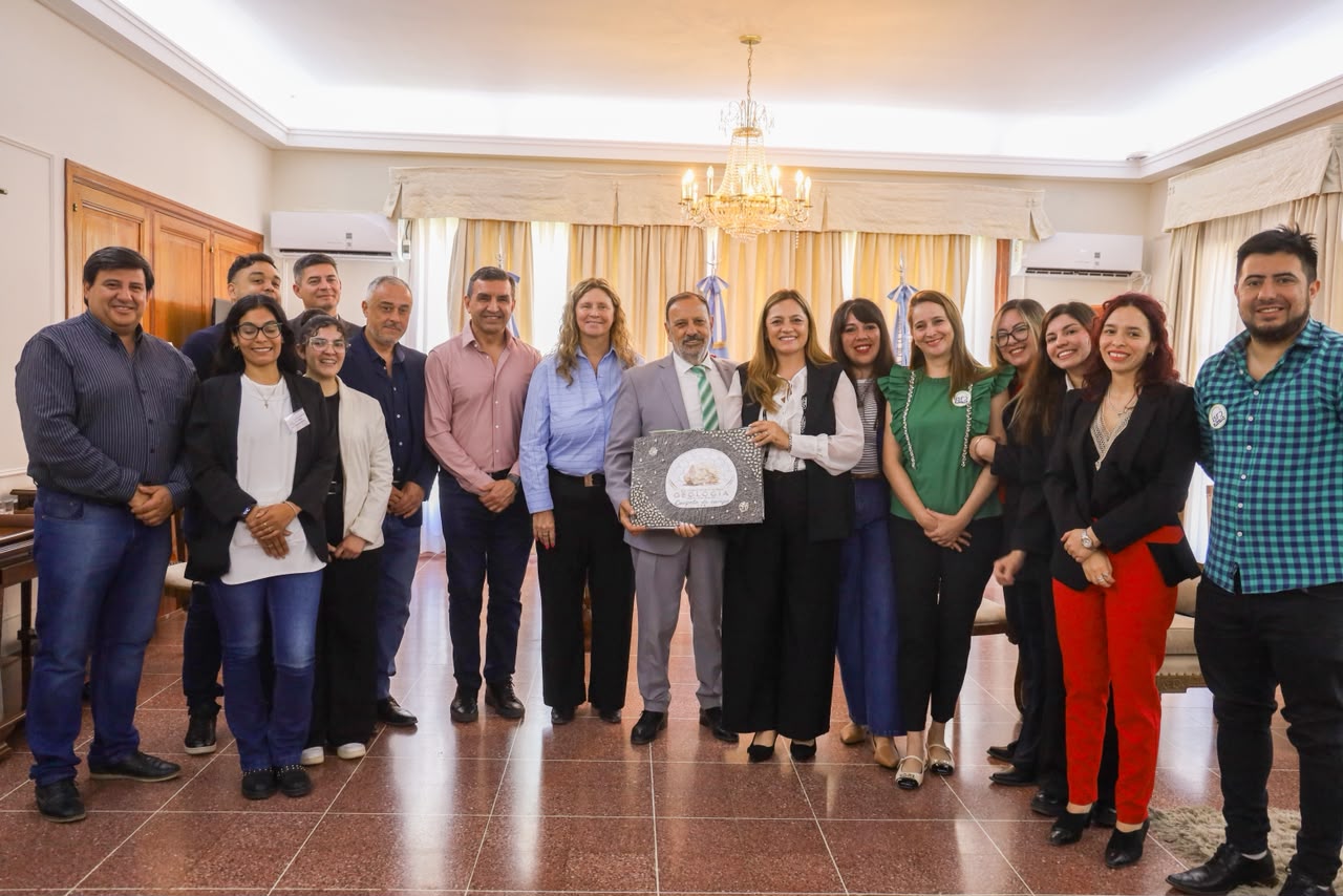 Quintela despidió a estudiantes del ISFD que van a feria científica en San Luis