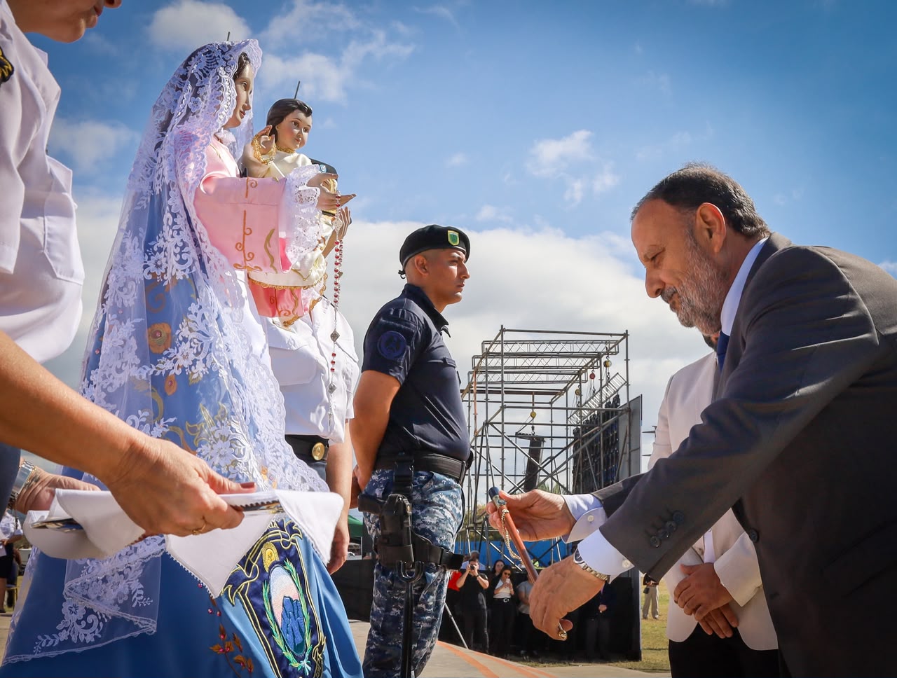 Quintela y Braida consagraron a la Virgen del Rosario Generala de la Policía