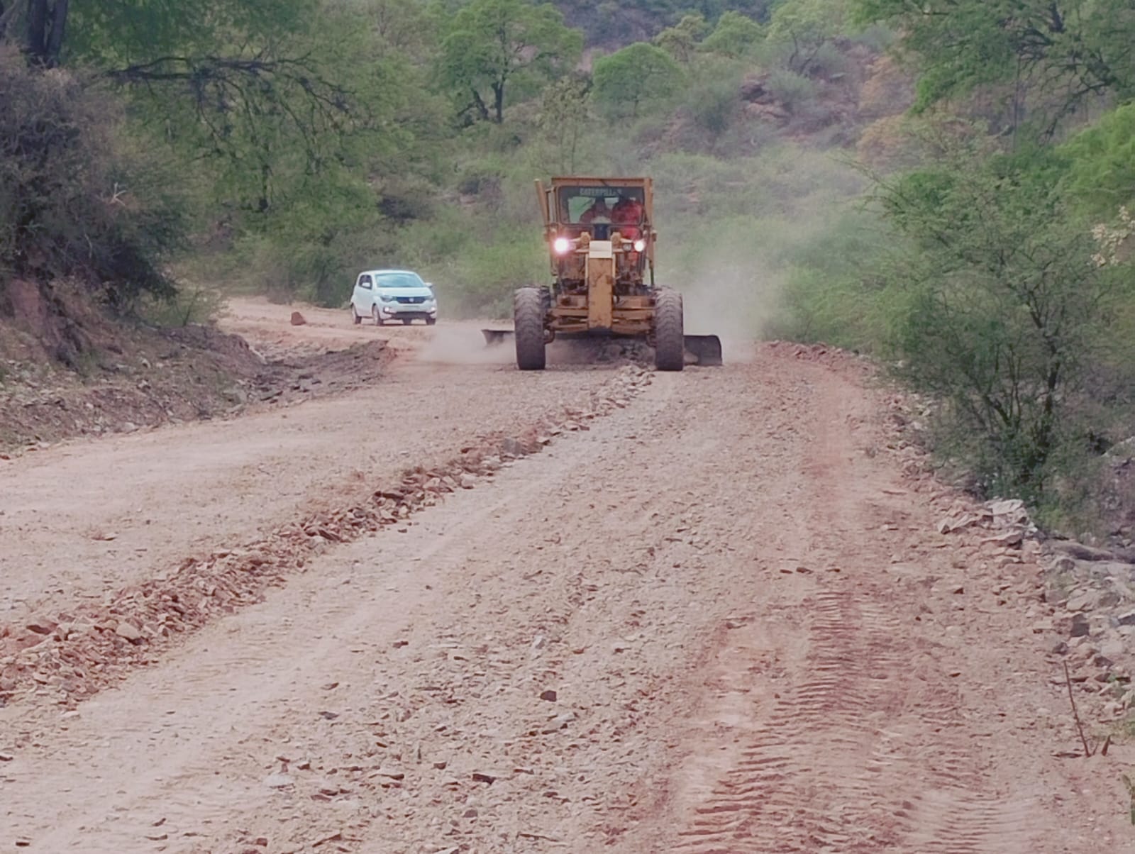 Vialidad Provincial intensifica los trabajos de mantenimiento y recuperación de caminos en toda La Rioja