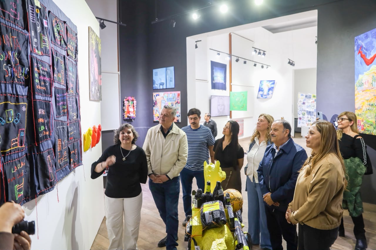 Quintela visitó el primer Salón Nacional de Artes Visuales, que reúne 58 obras seleccionadas entre más de 600 postulaciones
