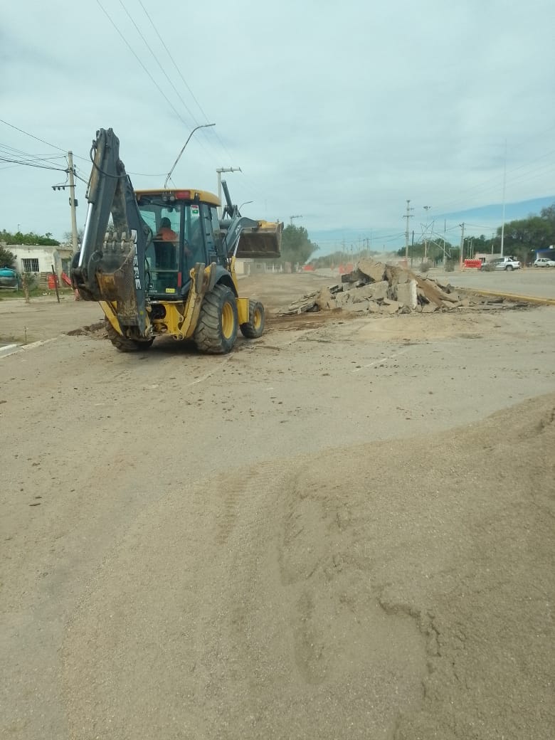 El Gobierno provincial construye una rotonda para ordenar el tránsito y reducir riesgos en el acceso a Portezuelo