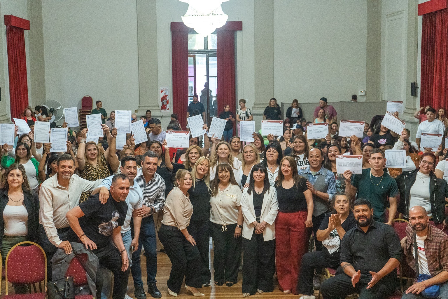 Entregaron certificados del Plan Angelelli y acordaron completar estudios en Francisco II